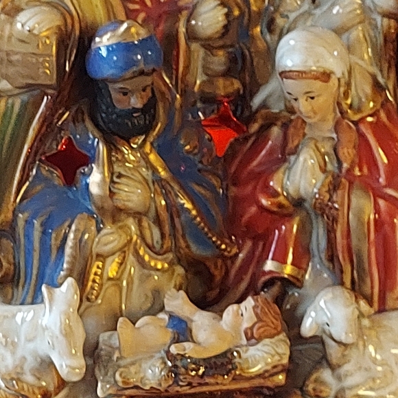 Porcelain Nativity Scene - Picture 5 of 12